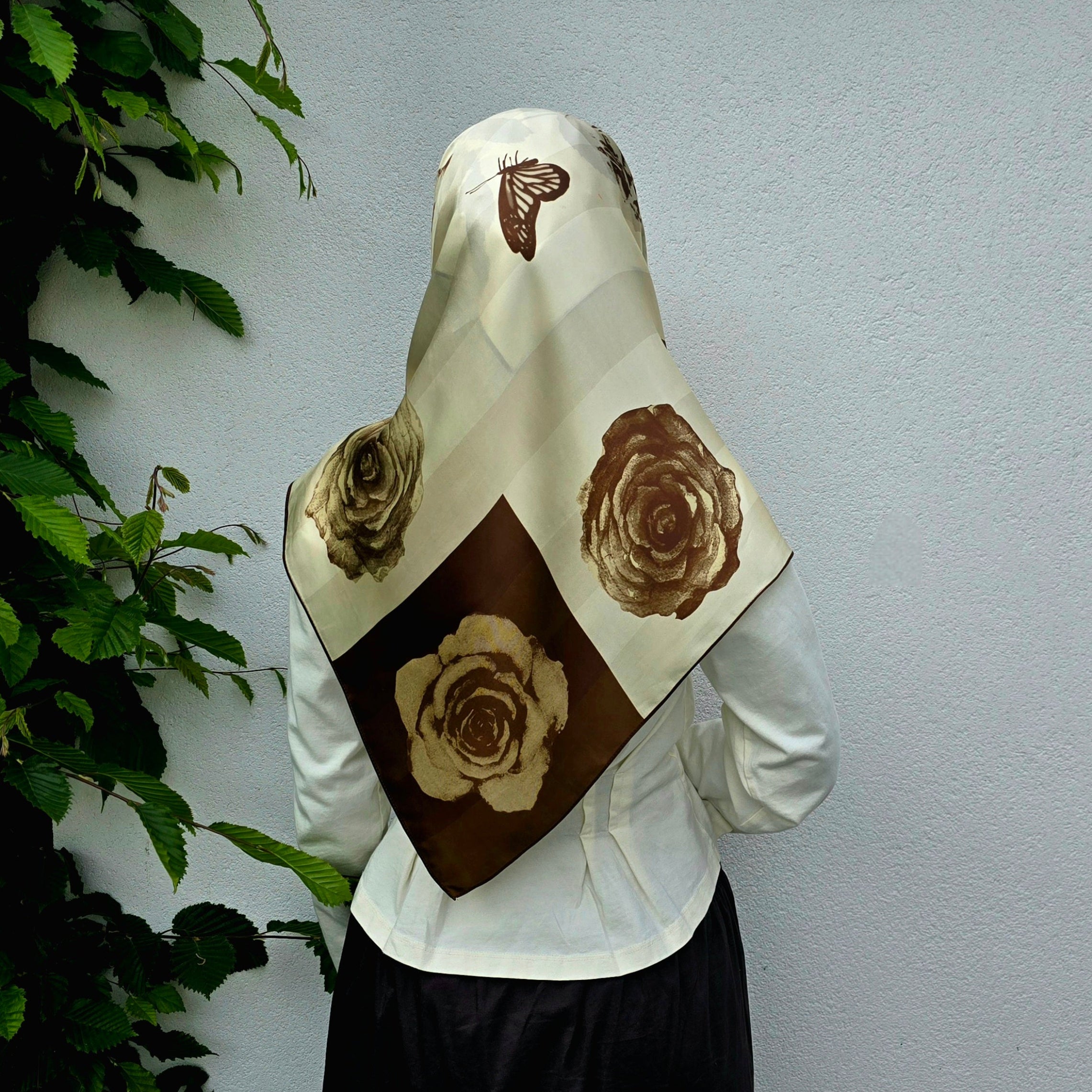 Café Latte de Roses Silk Scarf 90