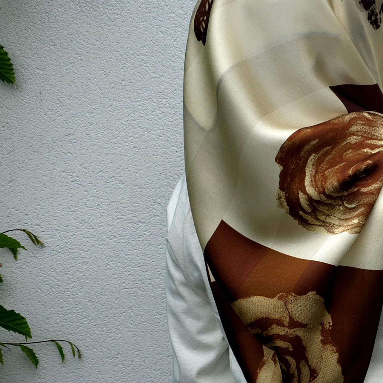 Café Latte de Roses Silk Scarf 90